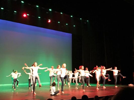 Une explosion d’amour et d’énergie positive sur la scène du théâtre Toursky !